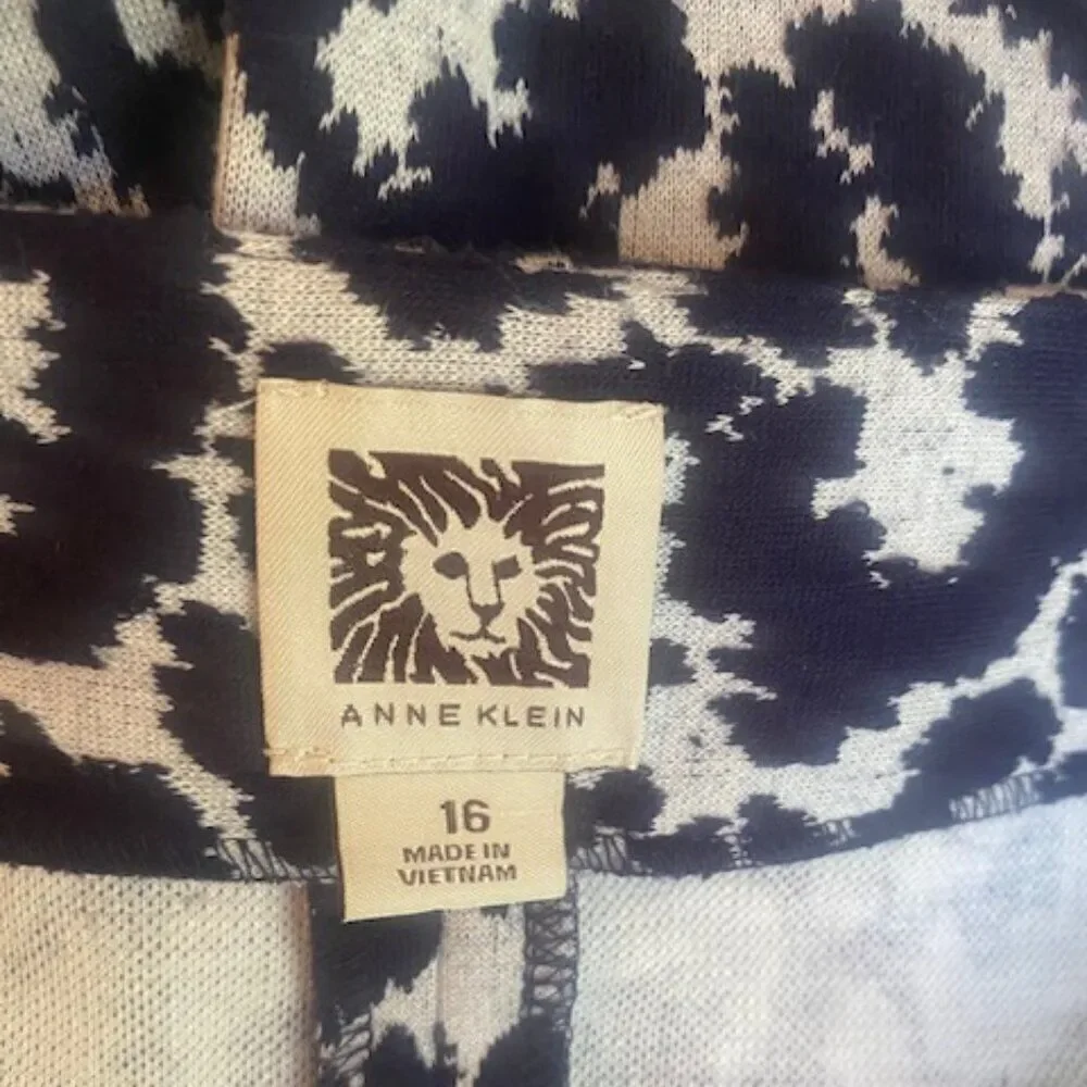 Anne Klein Blue/Gray Animal print Pencil skirt, size 16